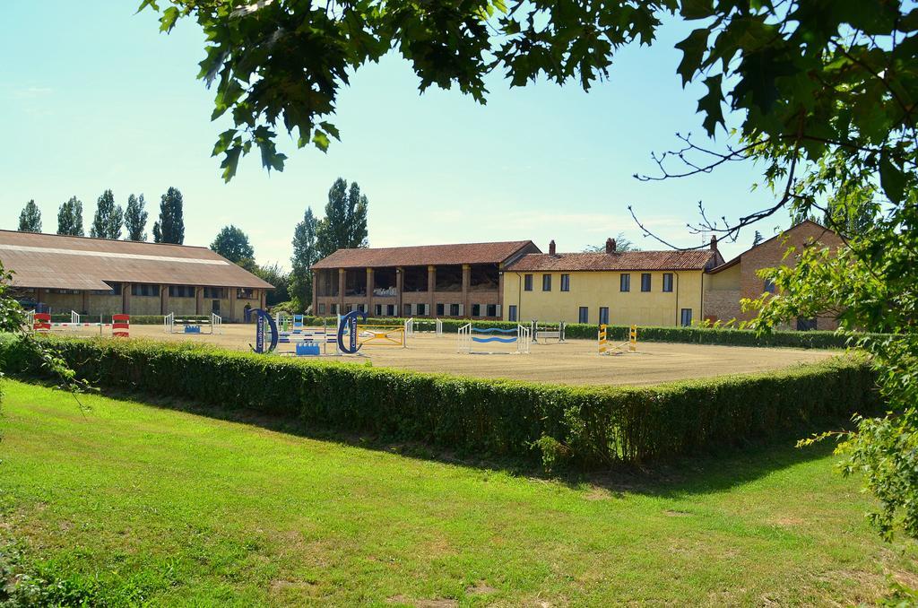 Agriturismo Borgo San Francesco Basiglio Extérieur photo
