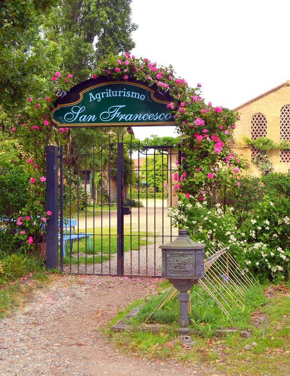 Agriturismo Borgo San Francesco Basiglio Extérieur photo